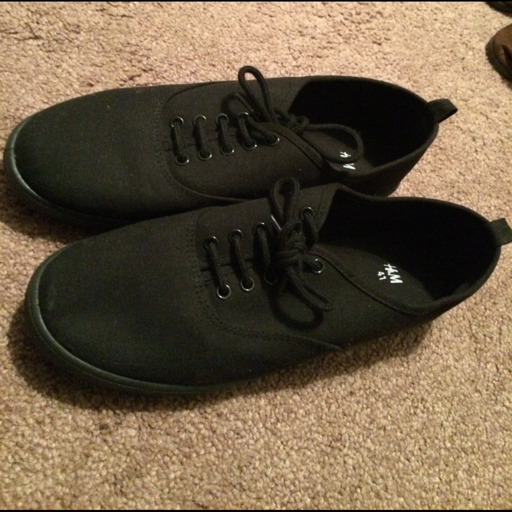 Brand new black sneakers (similar to vans)