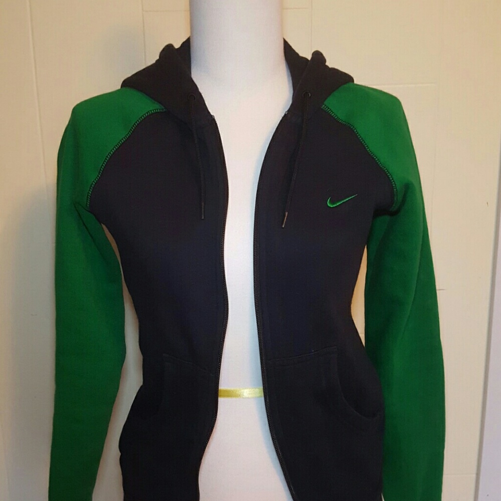 NIKE Black/Green Sweatshirt