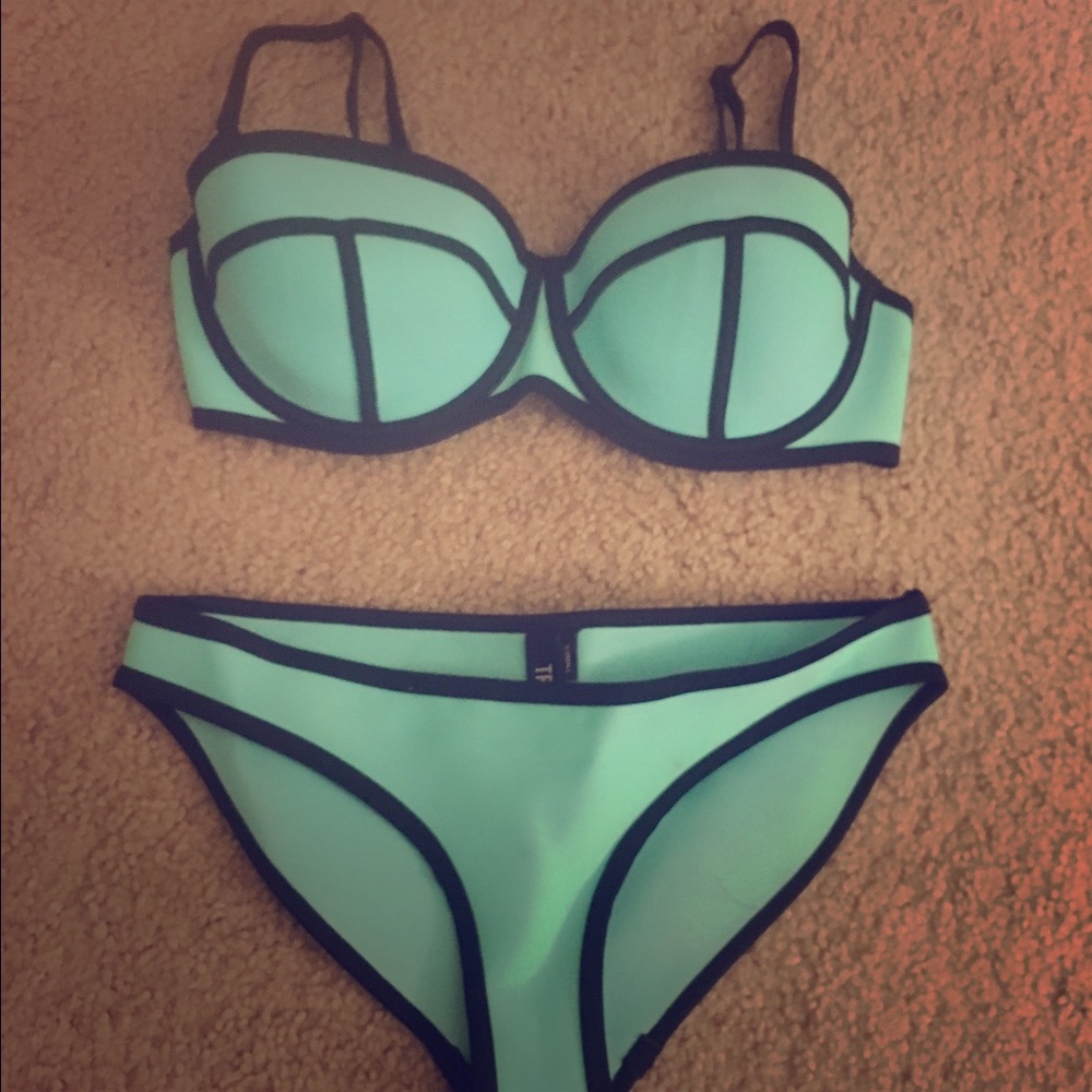 Poppy Triangl Bikini