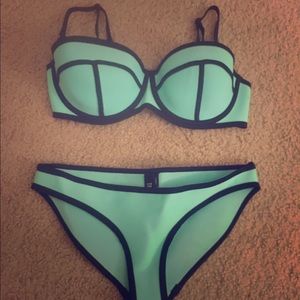 Poppy Triangl Bikini
