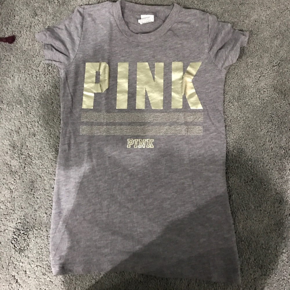 t-shirt; never worn; size S