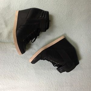 Sneaker wedges