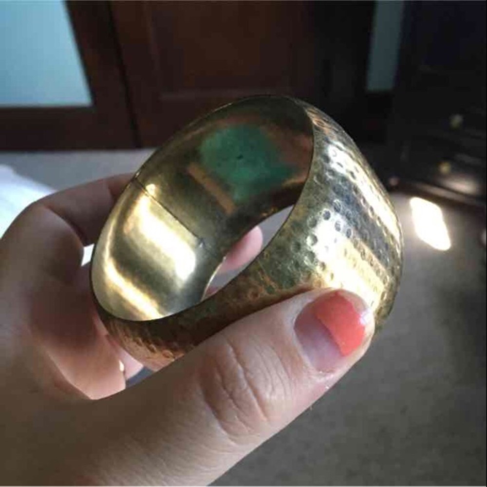Bangle bracelet
