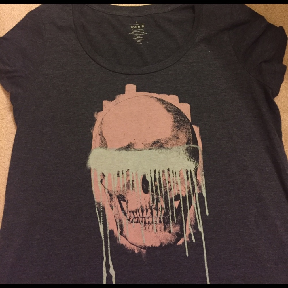 Plus Size Skull Graphic Tee