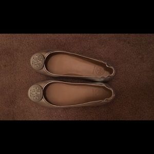 Tory Burch silver classic flat. Brand new