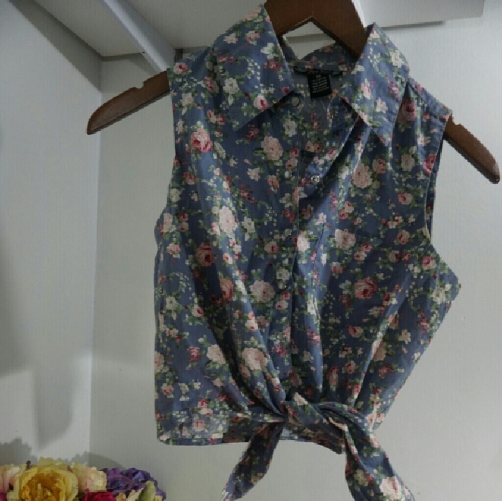 Button Tie Crop