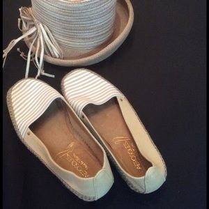 Khaki & White "Stitch & Turn" Aerosole Shoes