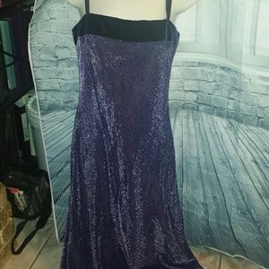 Beautiful formal semi formal dress. Size 13/14.
