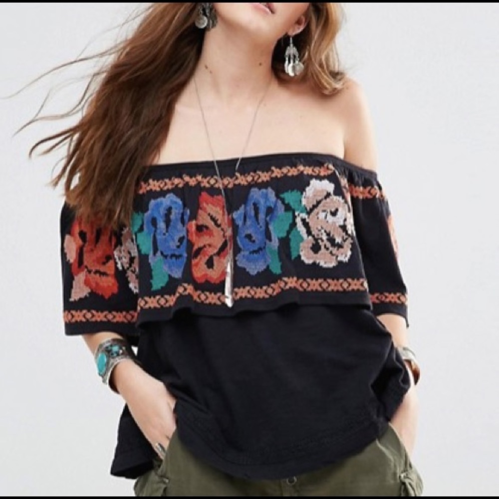 🌻 Free People embroidered OTS top 🌻