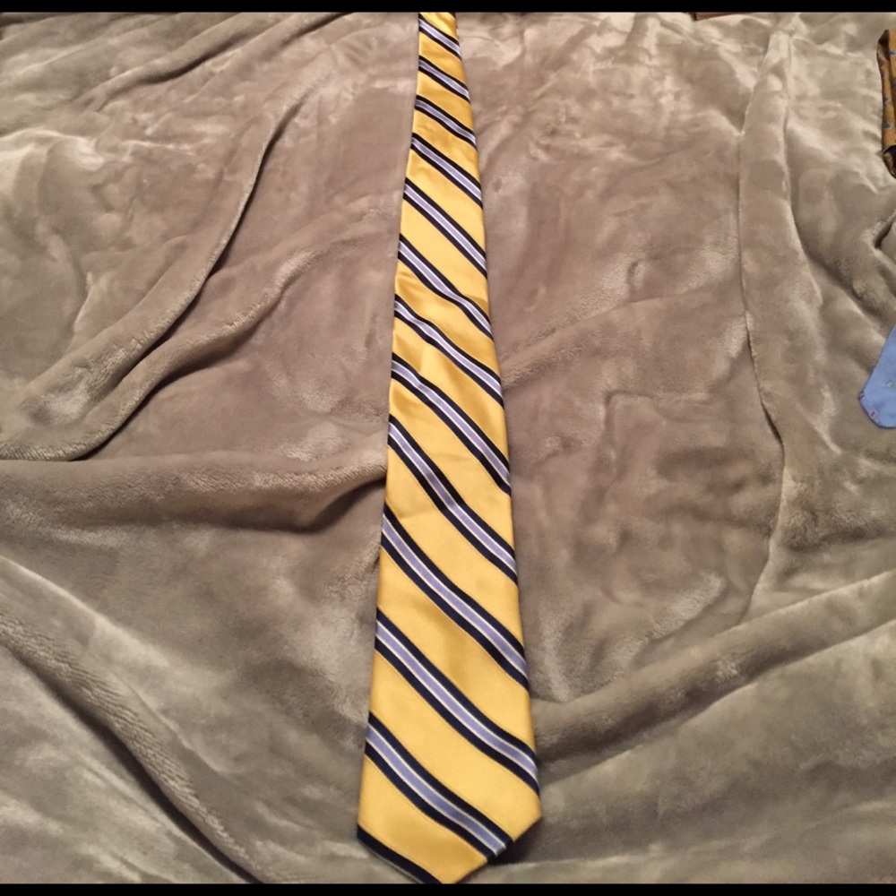 IZOD yellow & blue striped tie.
