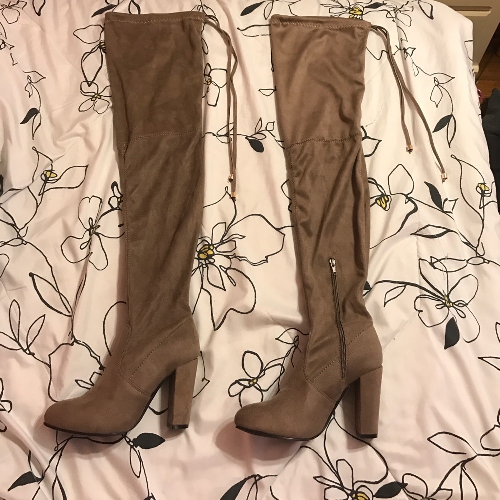 BRAND NEW Block Heel, Over The Knee, Suede Size:9