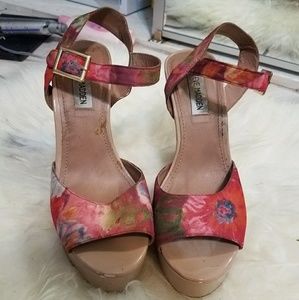 Steve Madden Floral heels