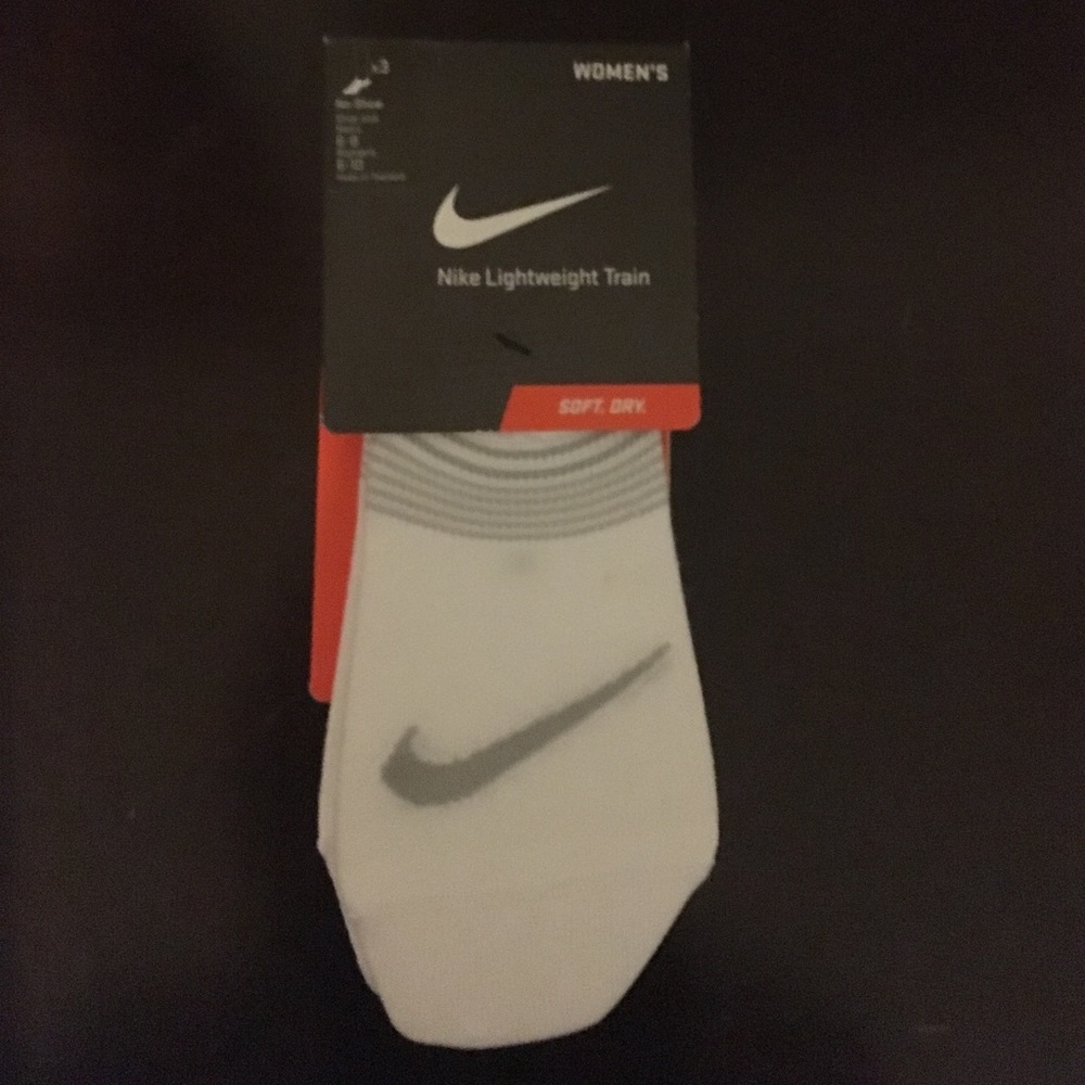 Nike lightweight no show socks