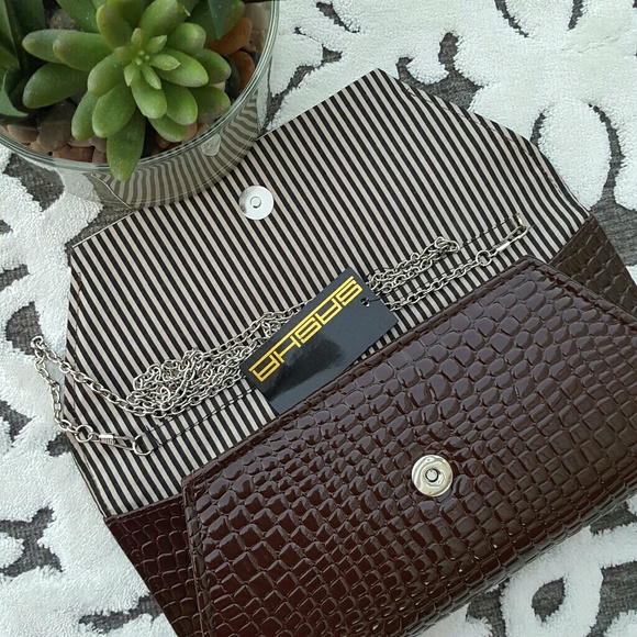 Faux Patent Leather Embossed Envelope Clutch - Picture 2 of 6