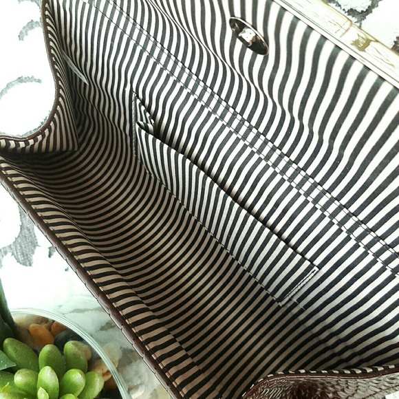 Faux Patent Leather Embossed Envelope Clutch - Picture 3 of 6