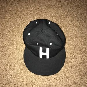 Black Herschel Supply hat