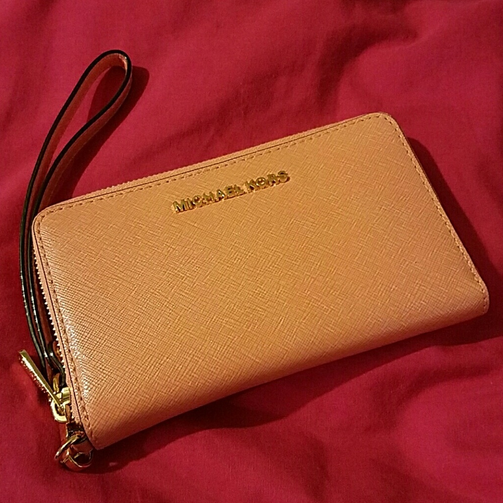 🎶SOLD 🎶 MK multifunction wallet