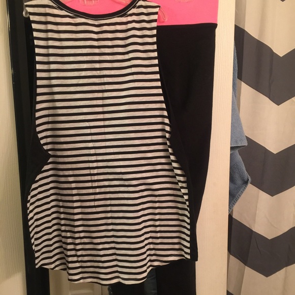 Victoria Secret yoga pants with matching tank - Picture 3 of 4