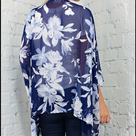 FINAL SALE  Floral Kimono - Picture 4 of 8