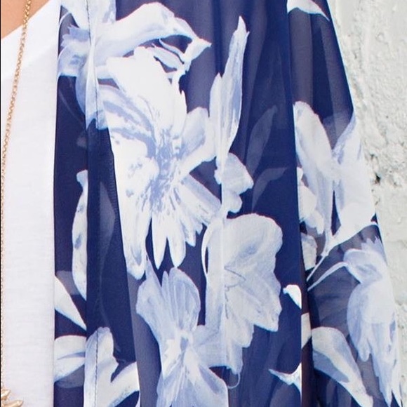 FINAL SALE  Floral Kimono - Picture 6 of 8