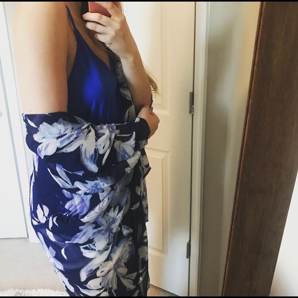 FINAL SALE  Floral Kimono - Picture 5 of 8