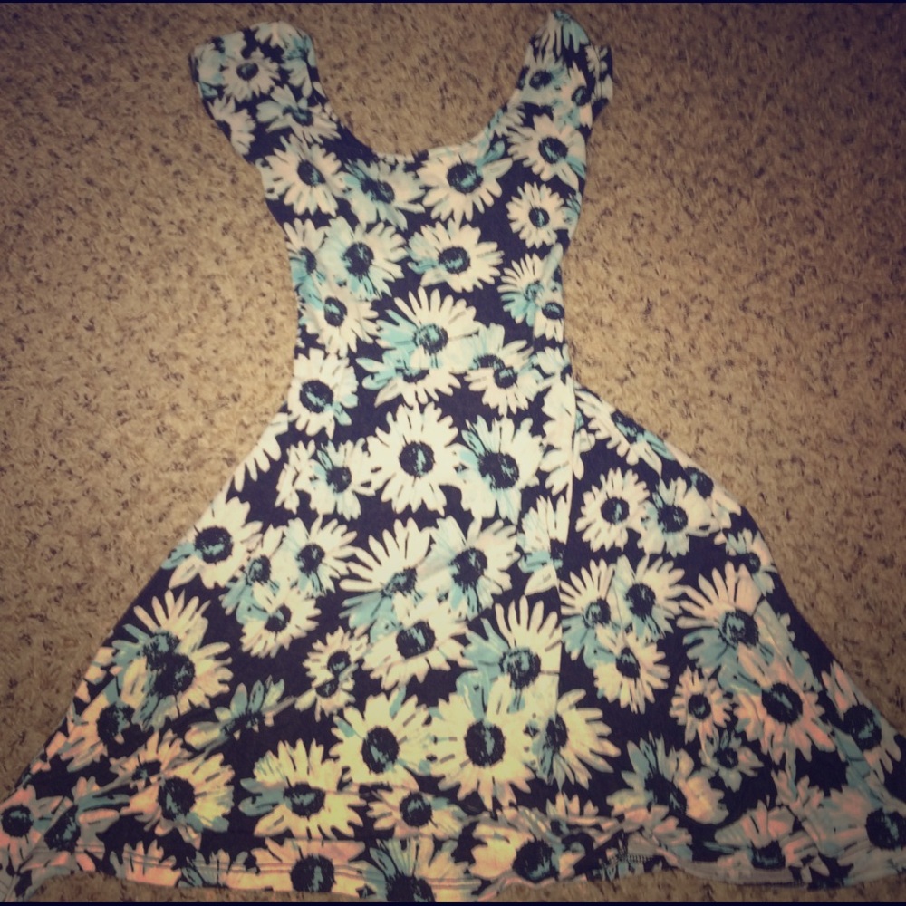 Daisy cross backed dress