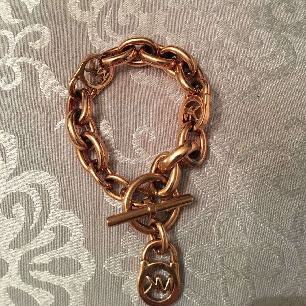 Michael kors logo toggle link bracelet