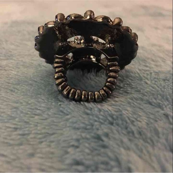 Ring - Picture 3 of 4