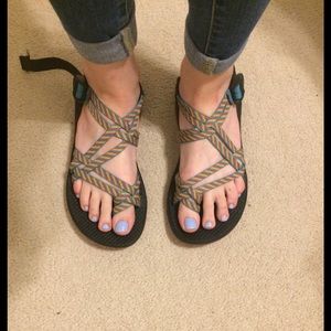Rainbow Chaco with coral footbed