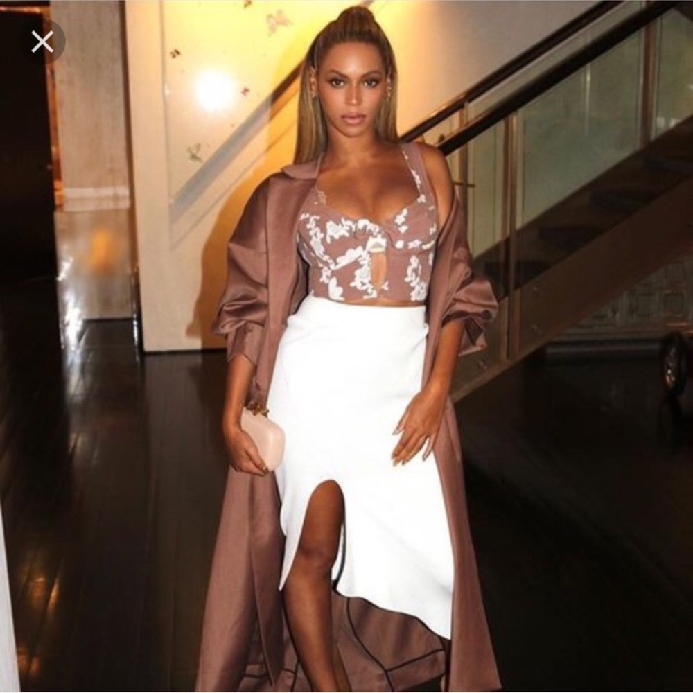 SOLD🎊HOST PICK🎊 For love and lemons skirt - Picture 3 of 4