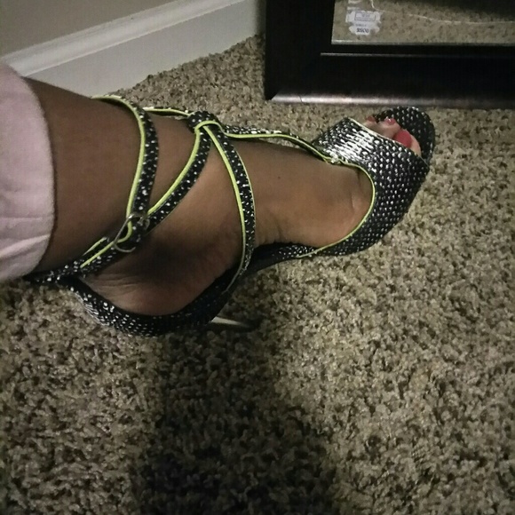 Strappy heels - Picture 3 of 5