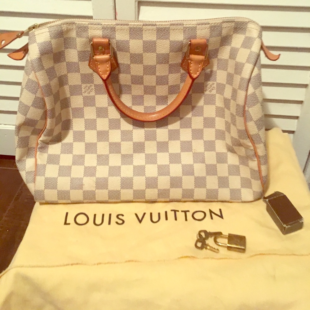 Great condition Louis Vuitton purse