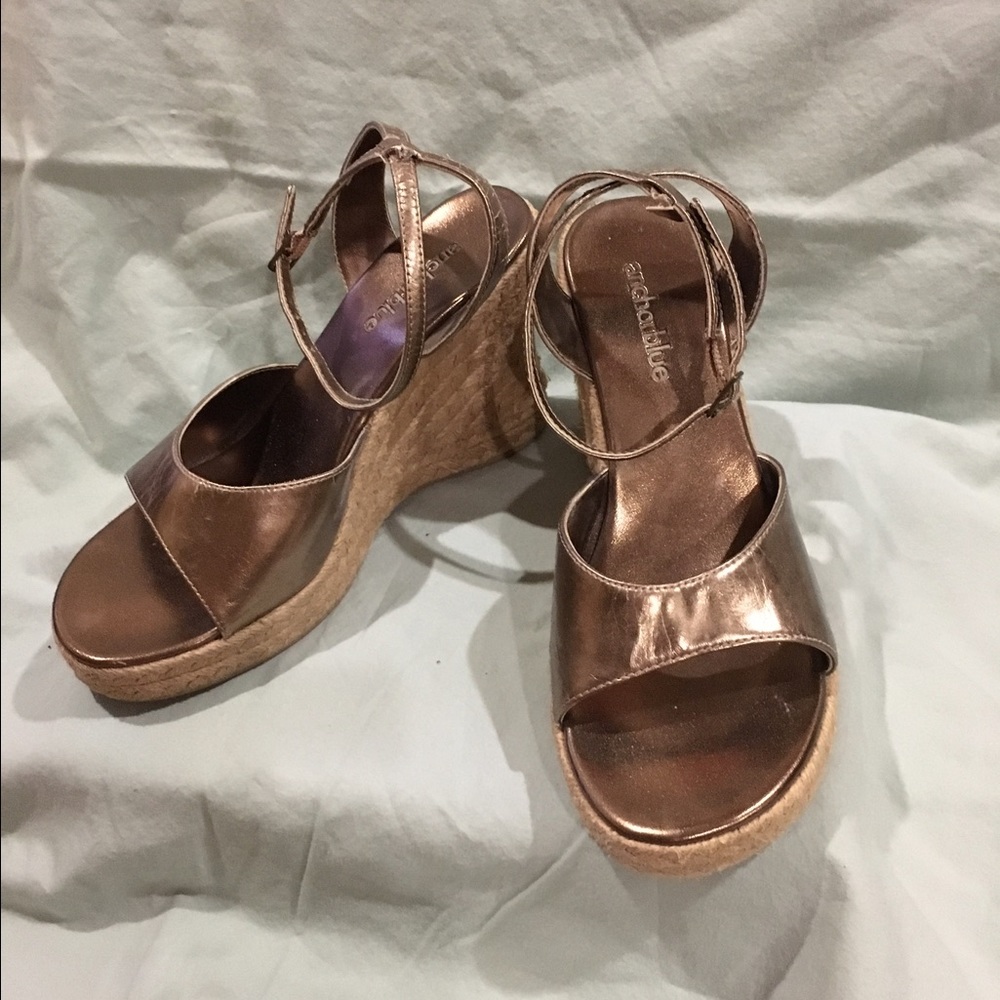Gold wedges