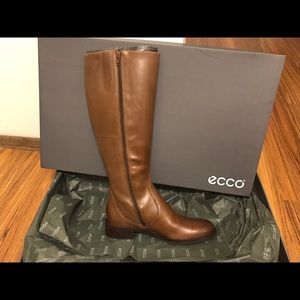 Ecco hobart buckle Boots 8.5