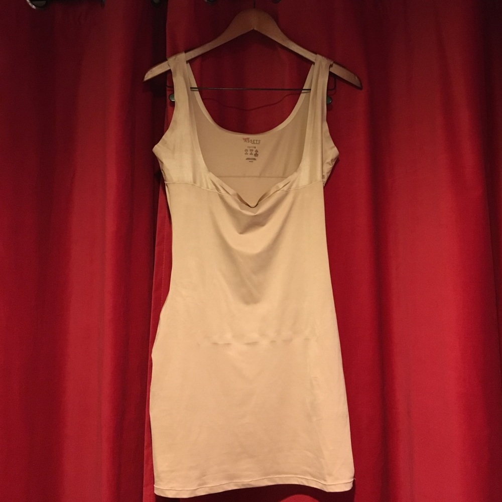 Love Your Assets by Sara Blakely Slimming Slip