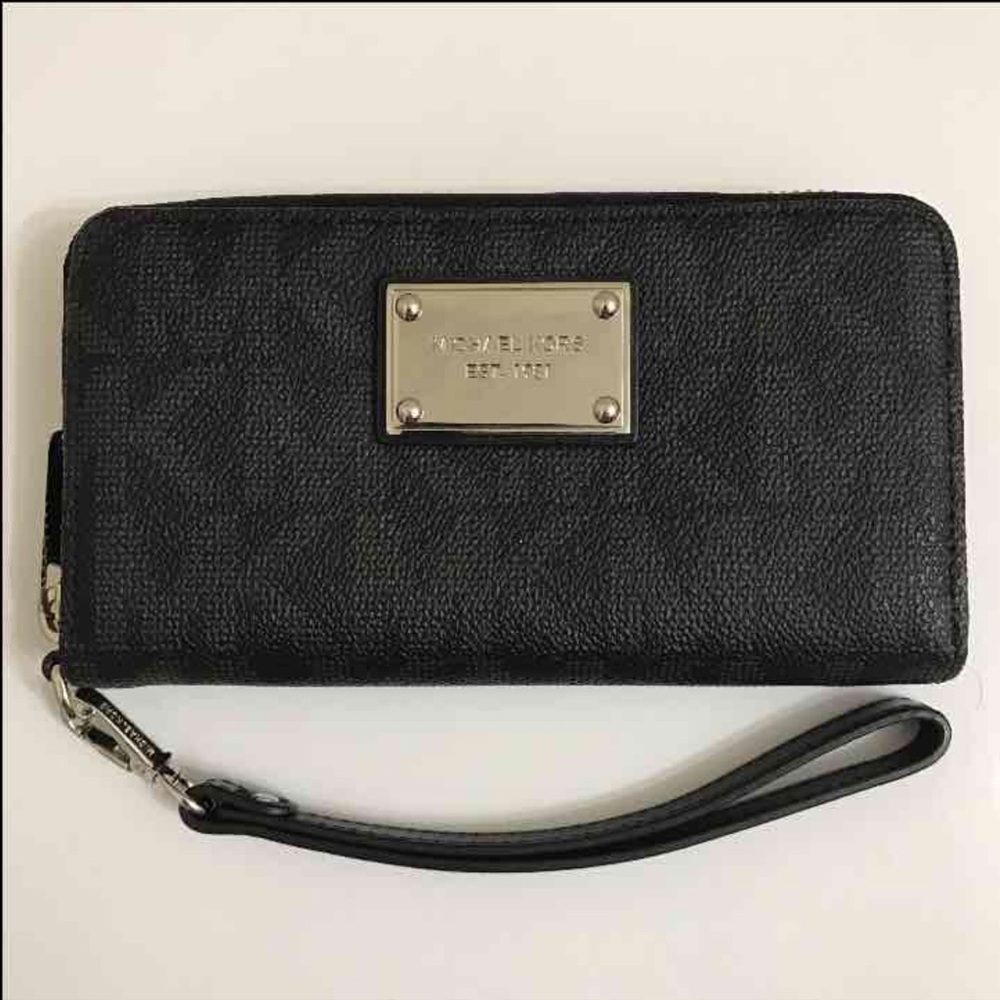ISO Michael kors purse