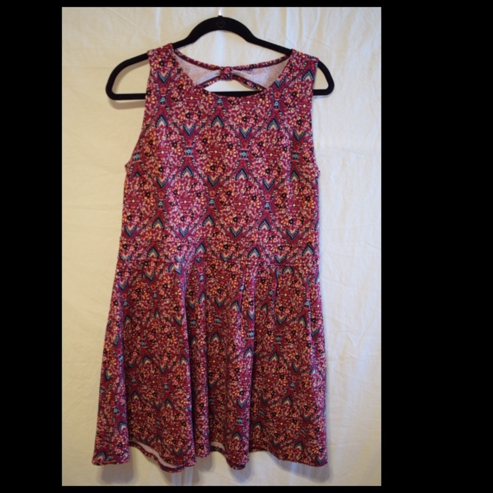 Dress w/ bows on the back