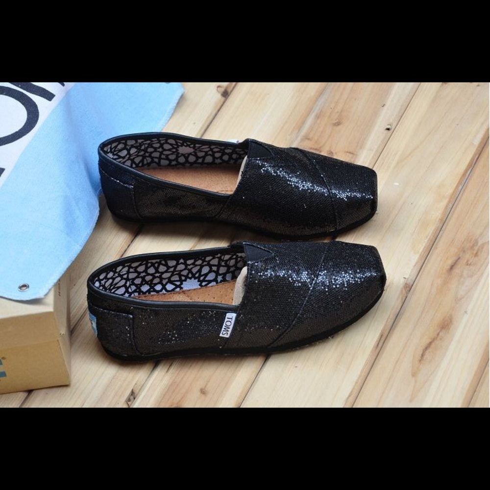 BLACK GLITTER TOMS