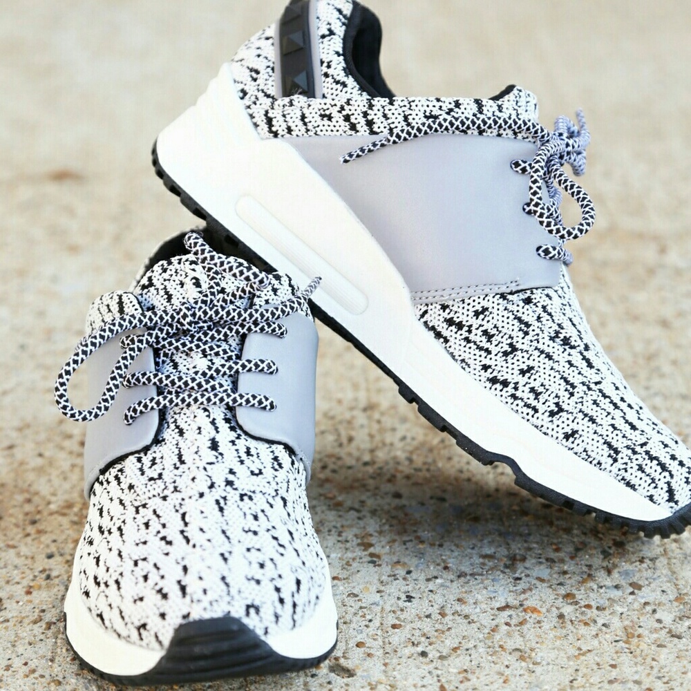 Madden Girl Airratic Sneakers, US6