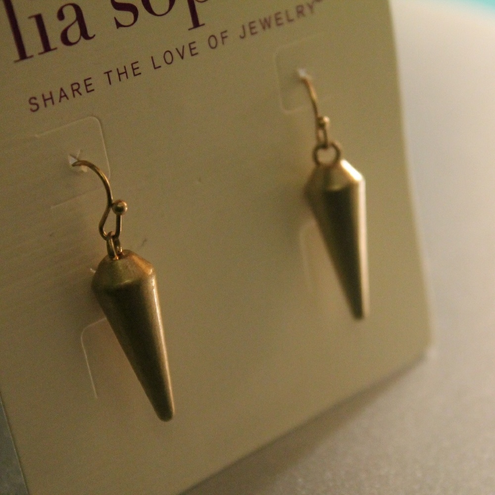 Cute Lia Sophia gold earrings