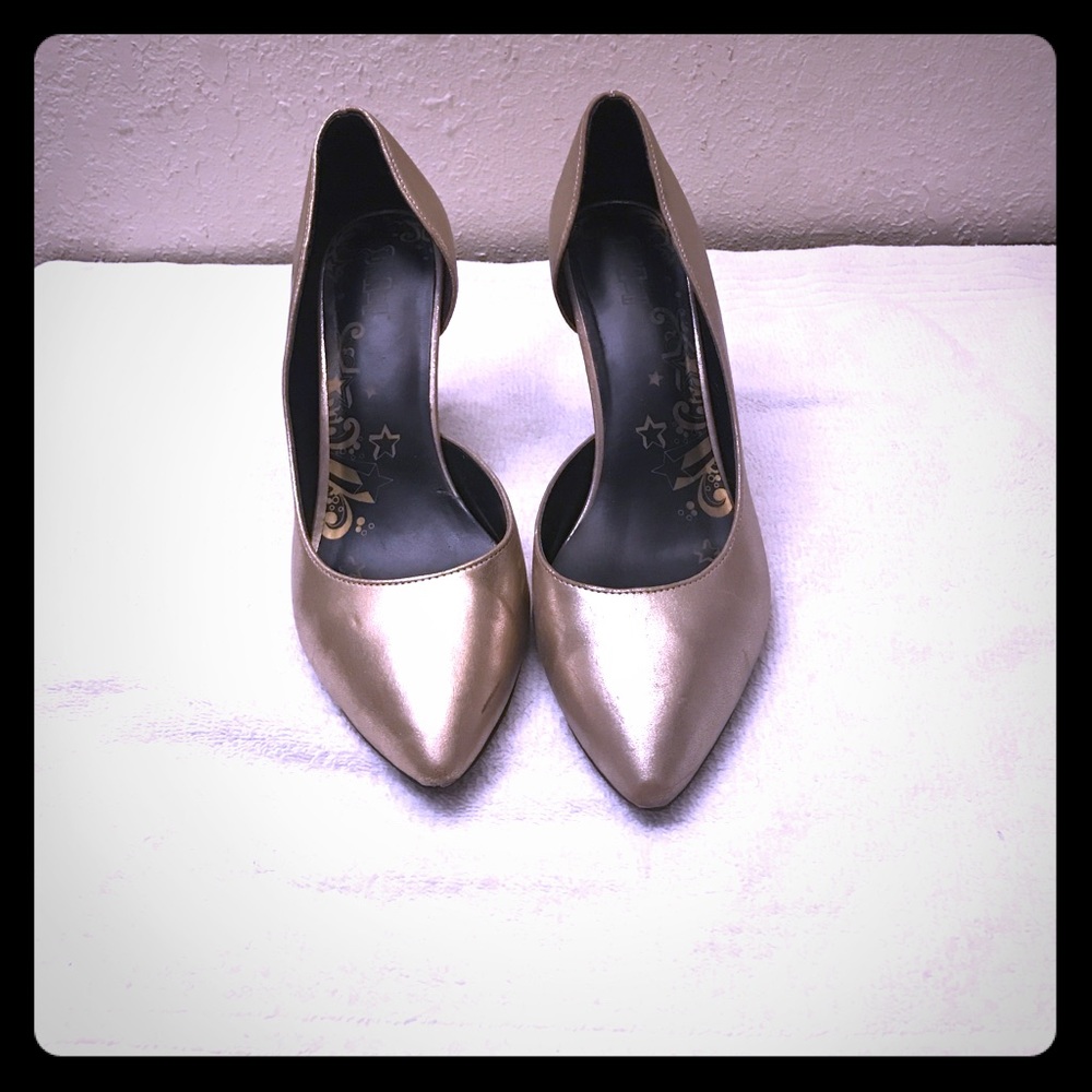 Gold shoes. Wear to impress !