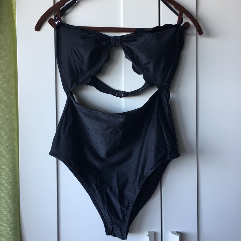 Cupshe cut to it shell scalloped monokini