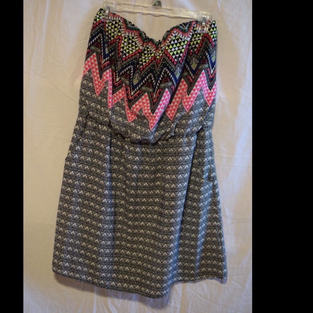 Strapless dress with pockets