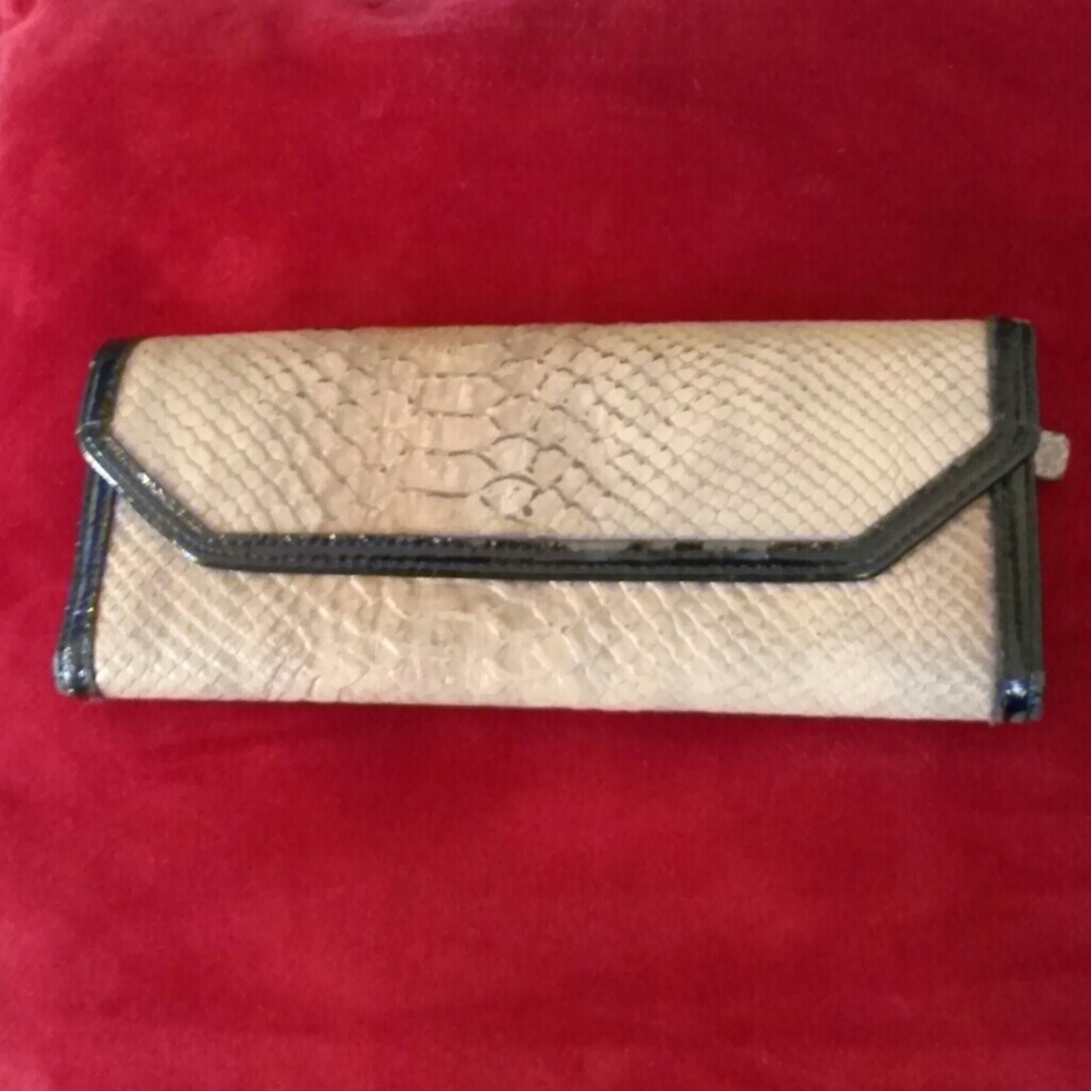 Wallet Pre-Owned