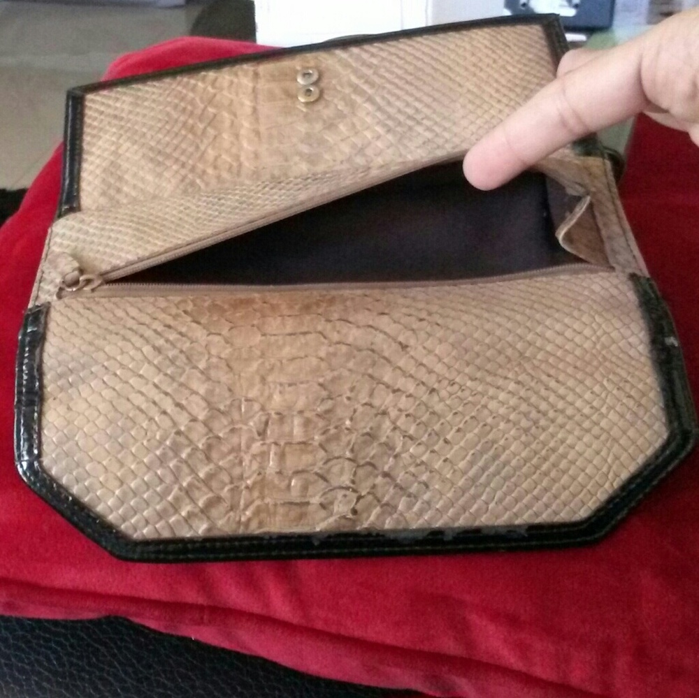 Wallet Pre-Owned - Picture 2 of 7