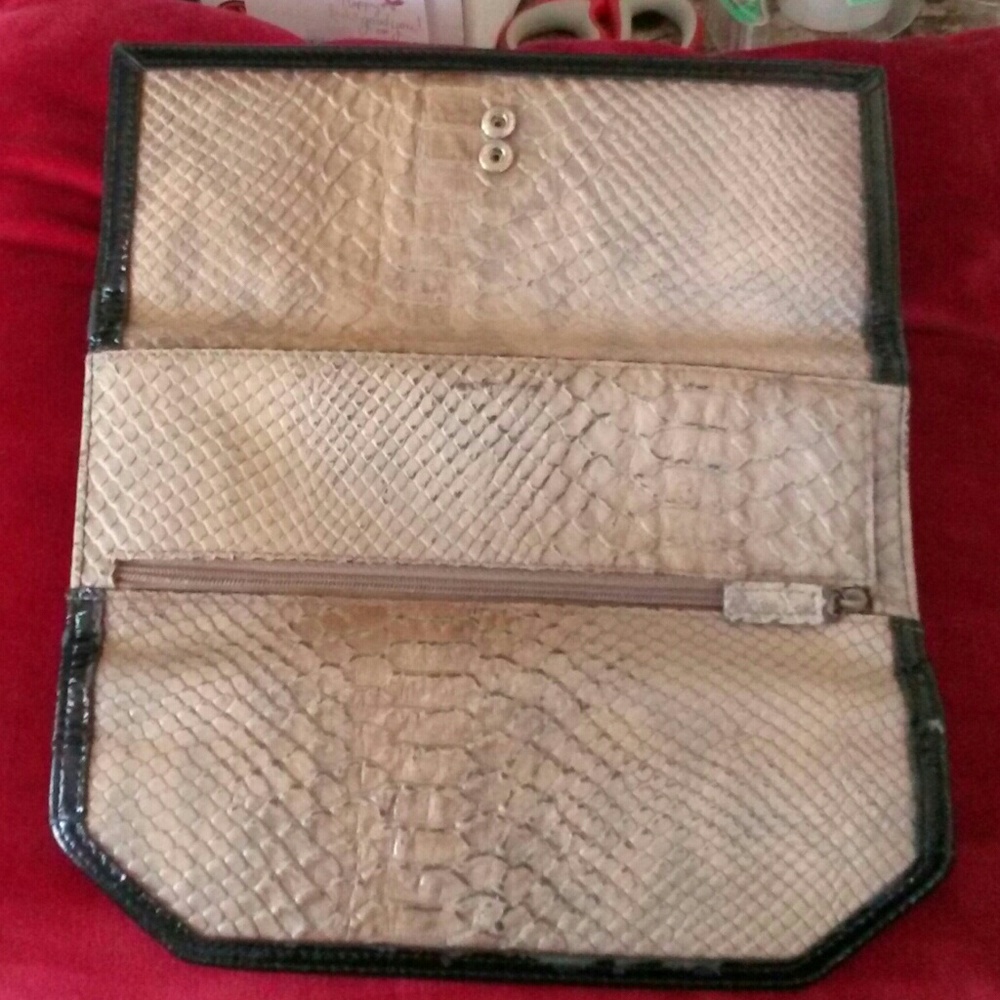 Wallet Pre-Owned - Picture 3 of 7