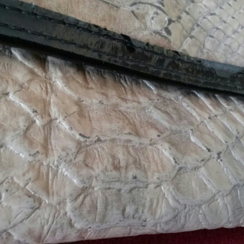 Wallet Pre-Owned - Picture 6 of 7