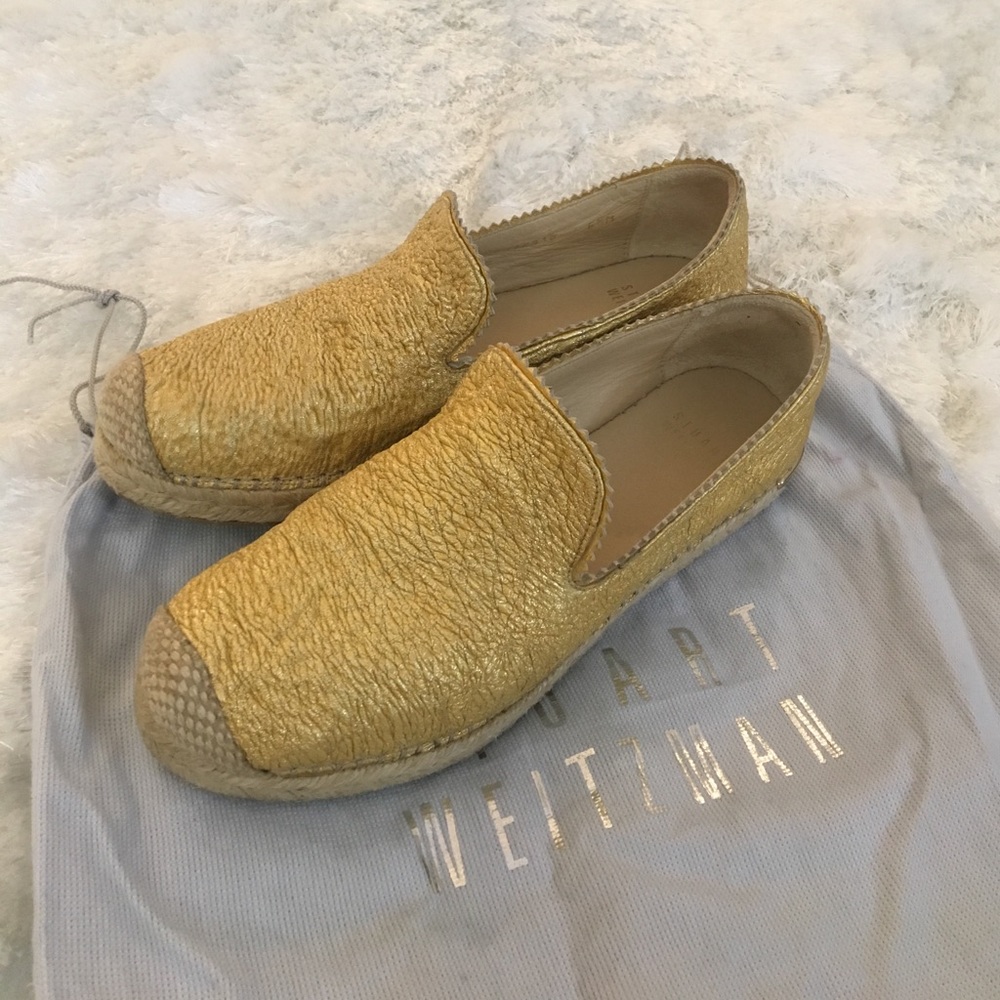 Stuart Weitzman Gold flats *size 6.5