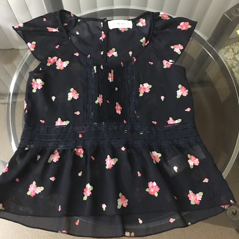Floral print A&F top-H&M yellow shirt free!!