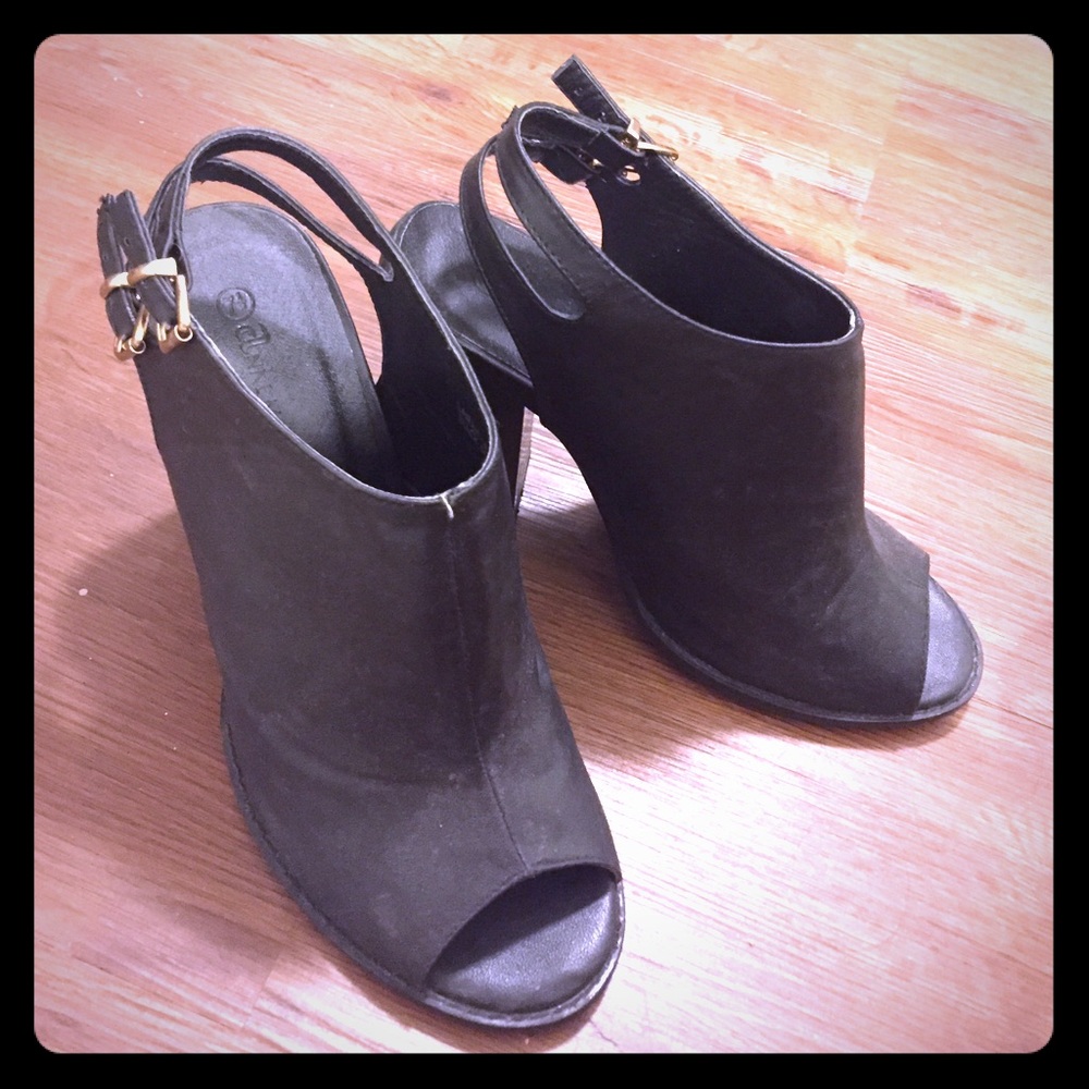 Black leather open toe chunky heel bootie